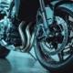 Detailaufnahme Vorderrad und Bremssystem eines Motorrads als Symbol für technische Motorrad Sicherheit