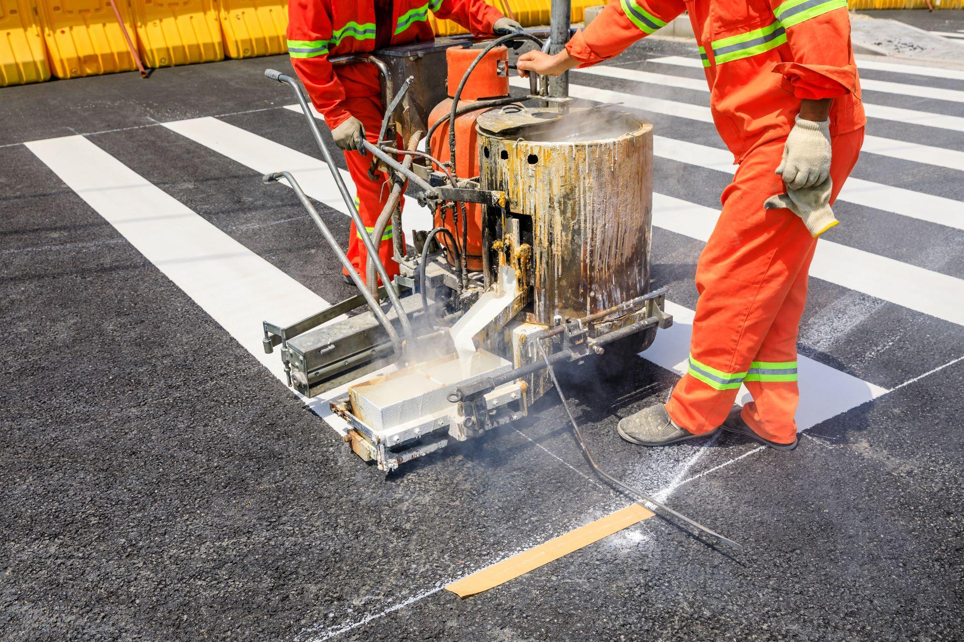 Thermoplastische Bodenmarkierung im Einsatz