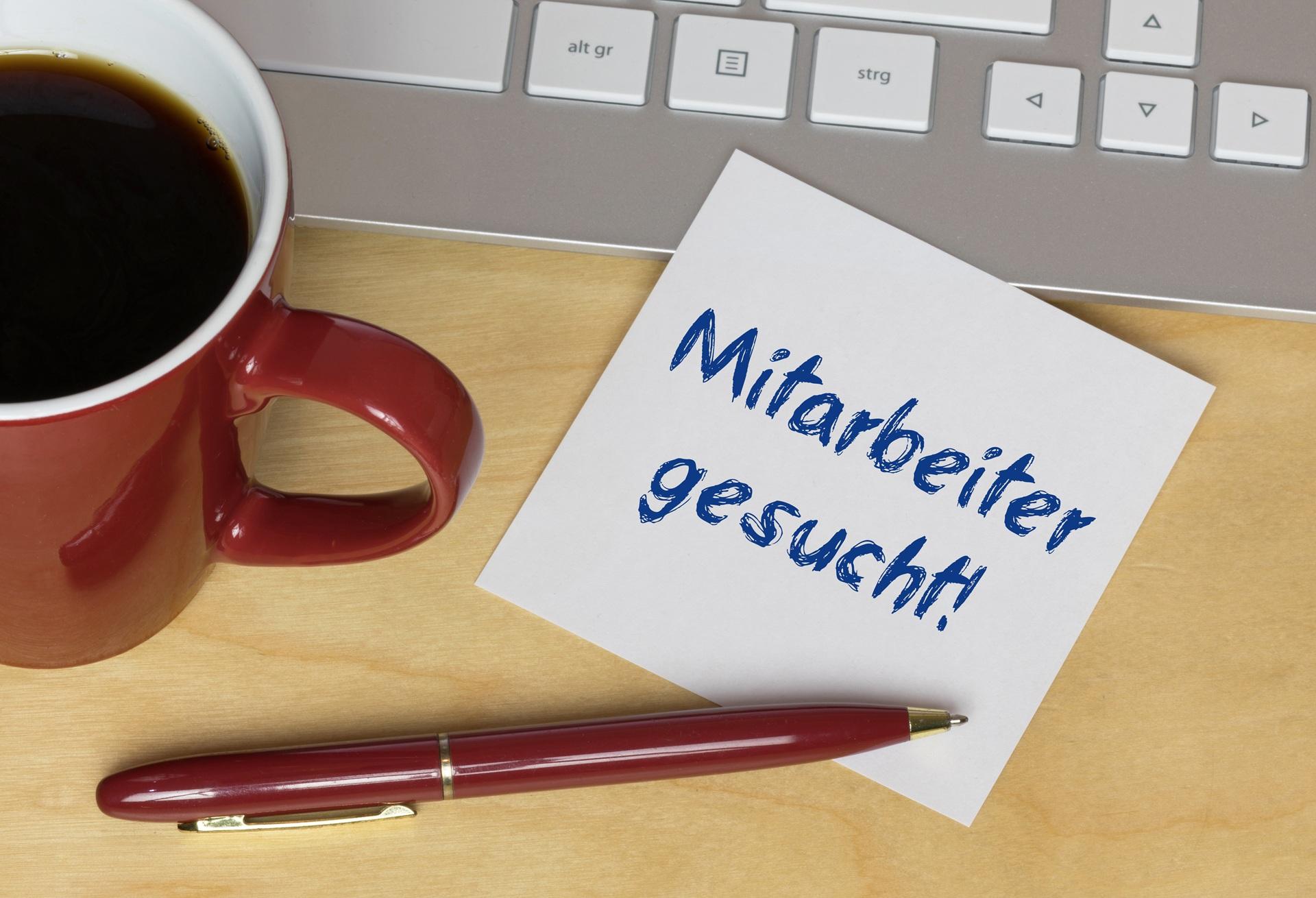 Stellenanzeige mit Hinweis auf Bewerbung | Alltagsbegleiter als Quereinsteiger

