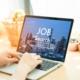Digitale Jobsuche am Laptop | Alltagsbegleiter als Quereinsteiger