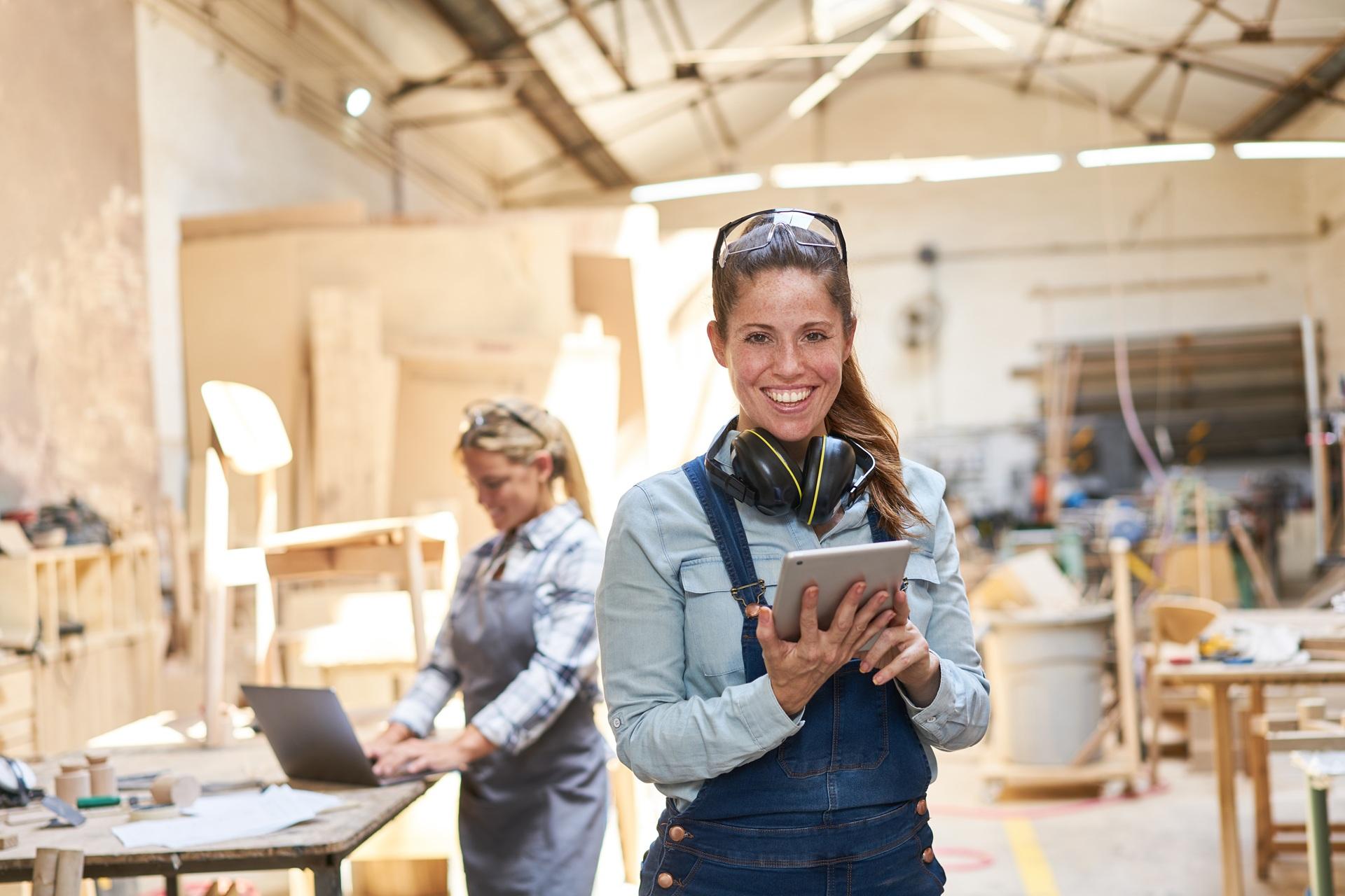 Tablet-Einsatz in Werkstatt mit Schreiner-Software | Schreiner-Software

