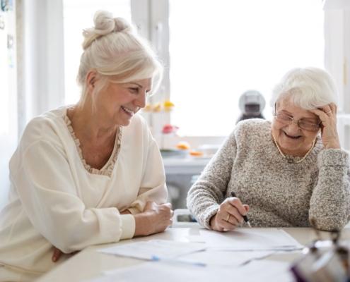 Selbstfürsorge Seniorinnen Lachen Alltag häusliche Pflege emotionale Entlastung, pflegedienst beckum