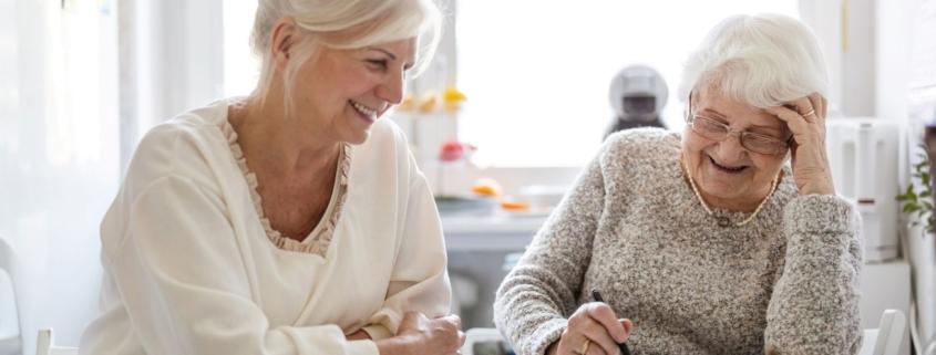 Selbstfürsorge Seniorinnen Lachen Alltag häusliche Pflege emotionale Entlastung, pflegedienst beckum